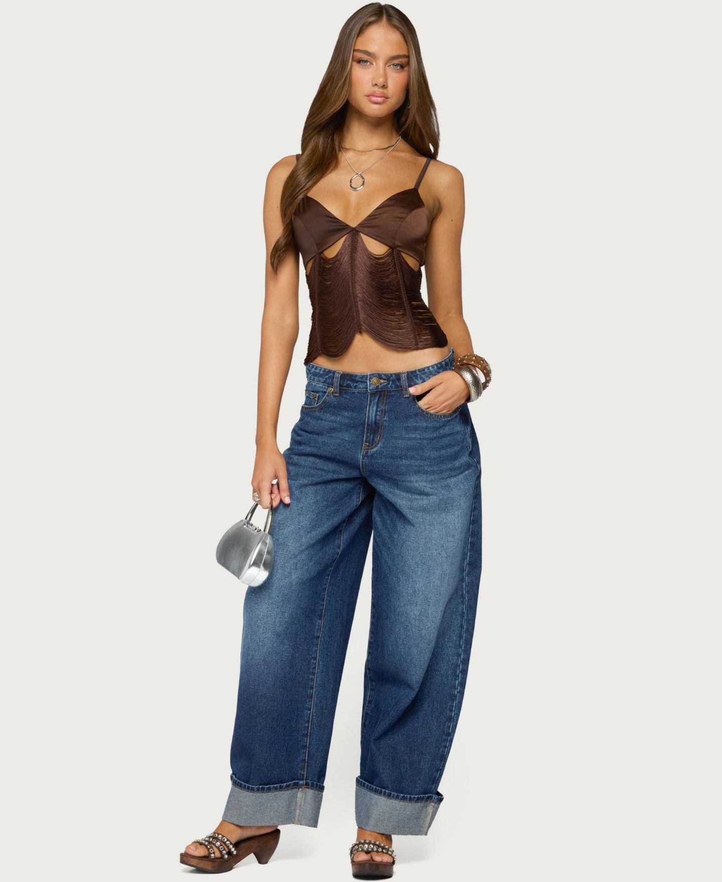 Женский топ Edikted Dulcy V-Neck Cutout Fringed Camisole, цвет: Коричневый — фото 3
