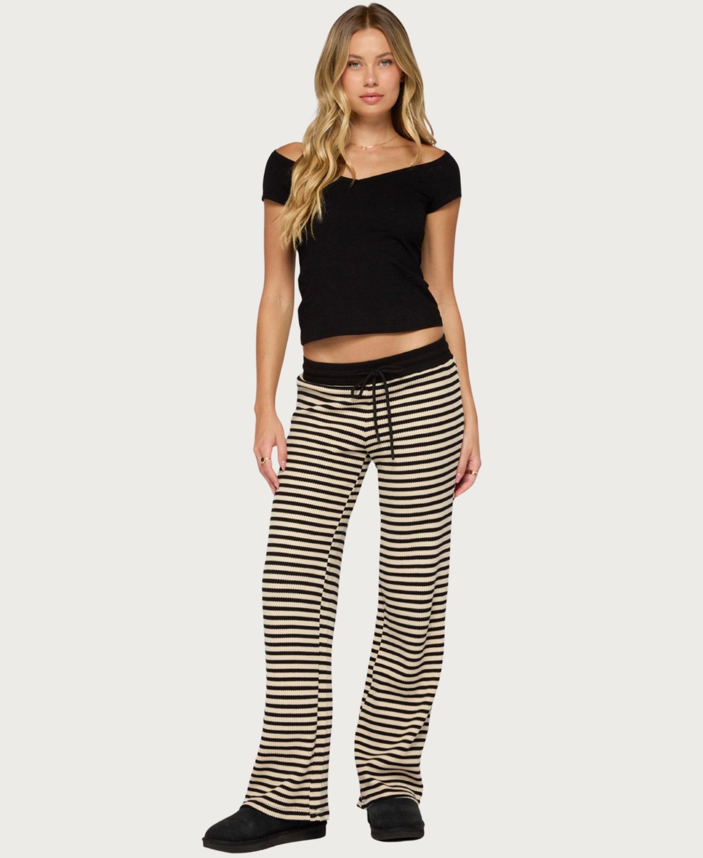 Женская футболка Edikted Calie Off-Shoulder Cropped, цвет: Чёрный — фото 3
