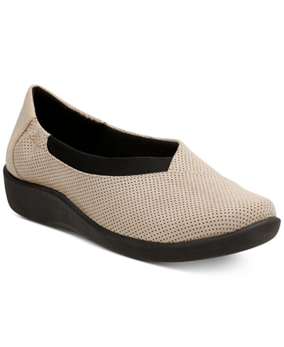 Clarks Collection Women's Cloud Steppers Sillian Jetay Flats