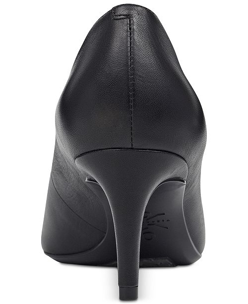 Nine west soho classic pumps best sale
