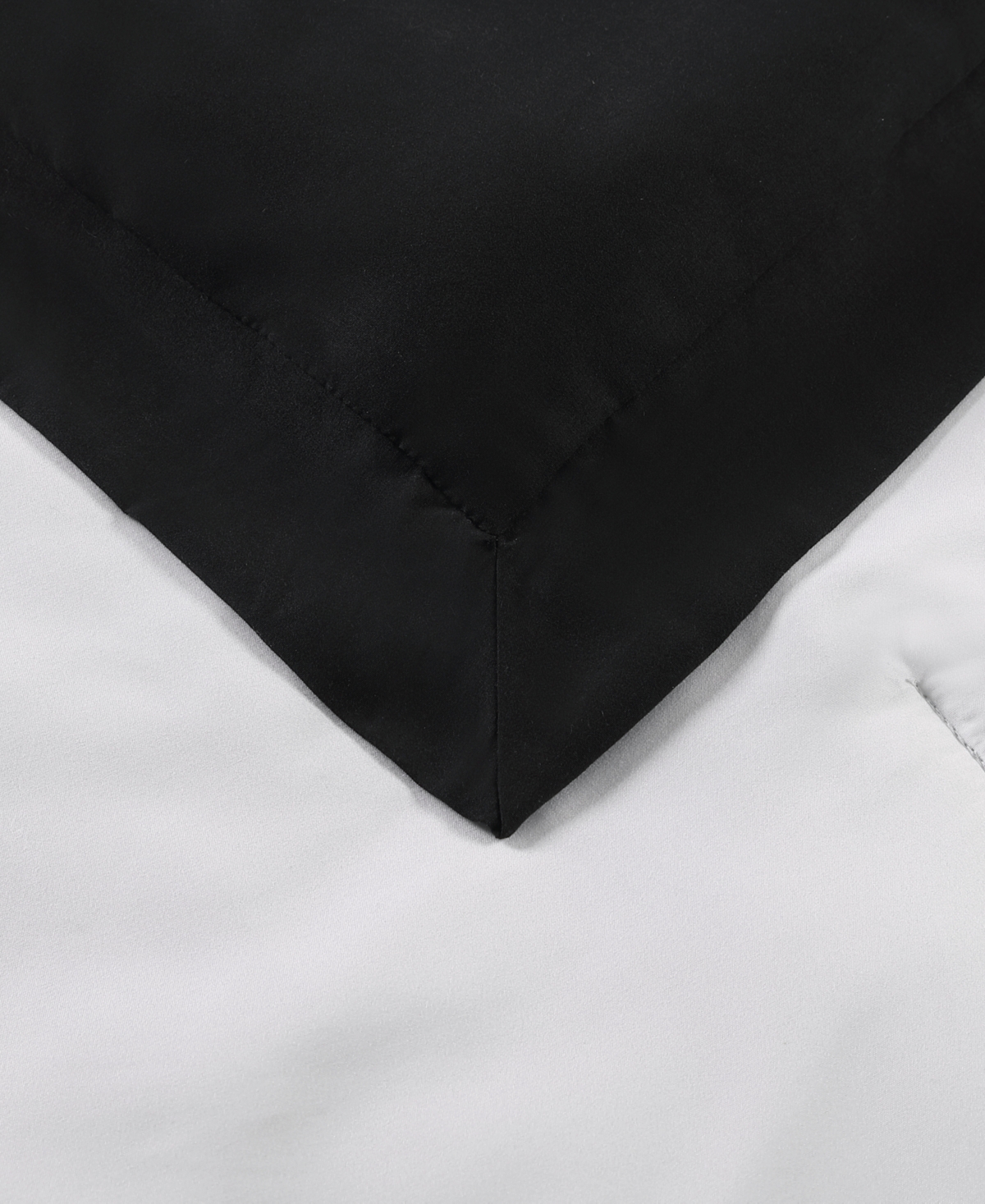 Truly Soft Everyday Hotel Border 7-Pc. Duvet Cover Set - White And Black