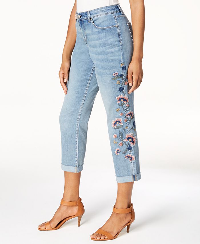 Style & store co embroidered jeans