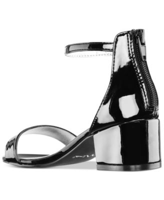 nina hidi sandal