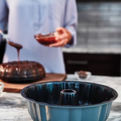 Calphalon Signature Ceramic Crown Bundt Cake Pan