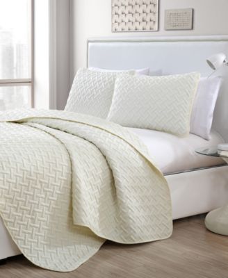 Nina Embossed Quilt Sets