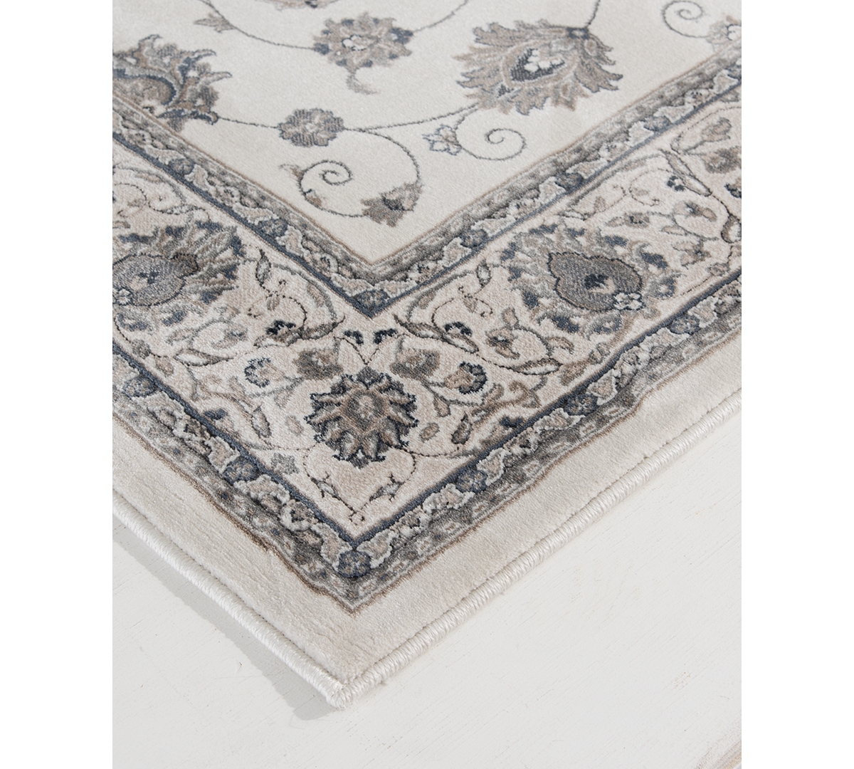Mink Home Largo Isfahan 3'3" X 5'3" Area Rug In White