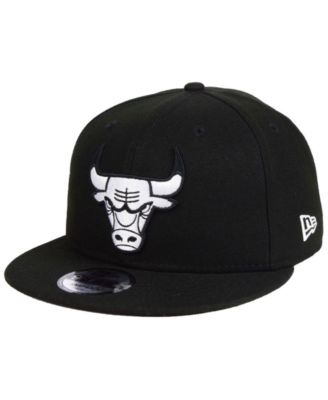 black and white chicago bulls hat