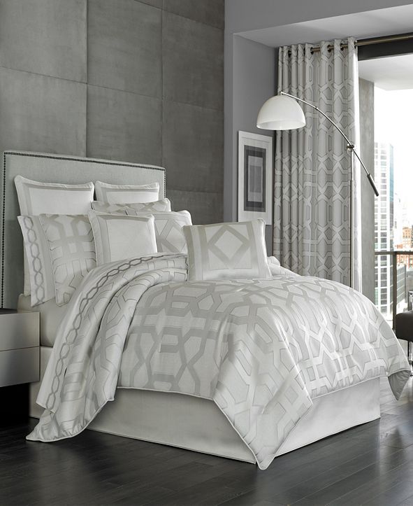J Queen New York Five Queens Court Kennedy Queen Comforter Set