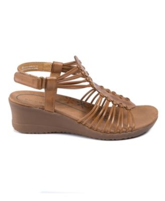 bare traps trudy wedge sandal