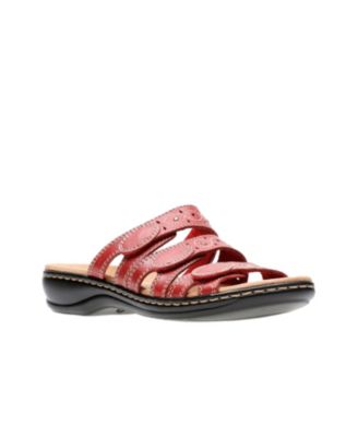 clarks red flip flops