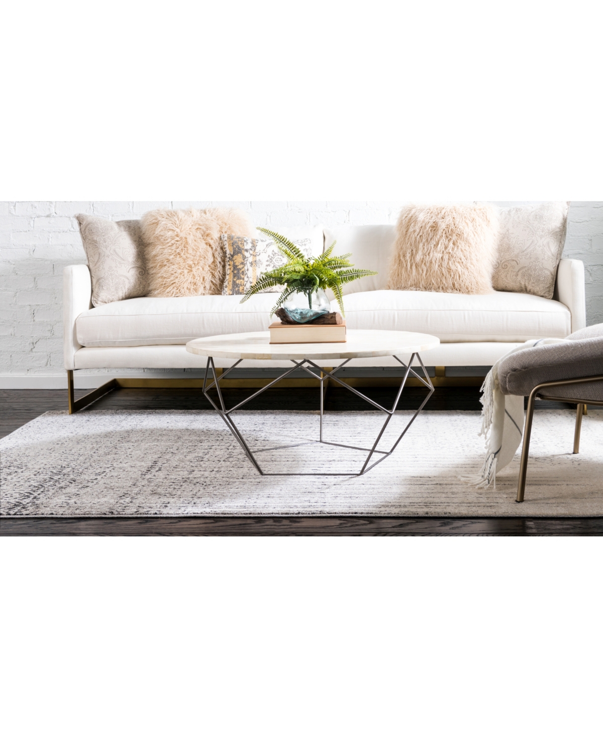 Bayshore Home Lyon Lyo2 7' x 10' Area Rug