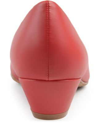 Women's Saar Round Toe Kitten Heel Pumps