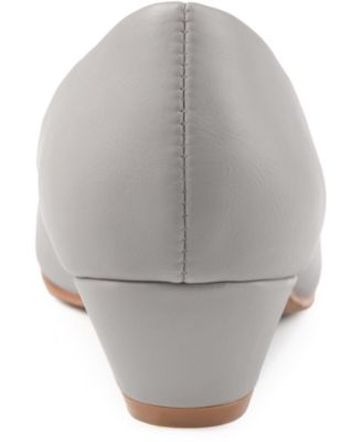 Women's Saar Round Toe Kitten Heel Pumps