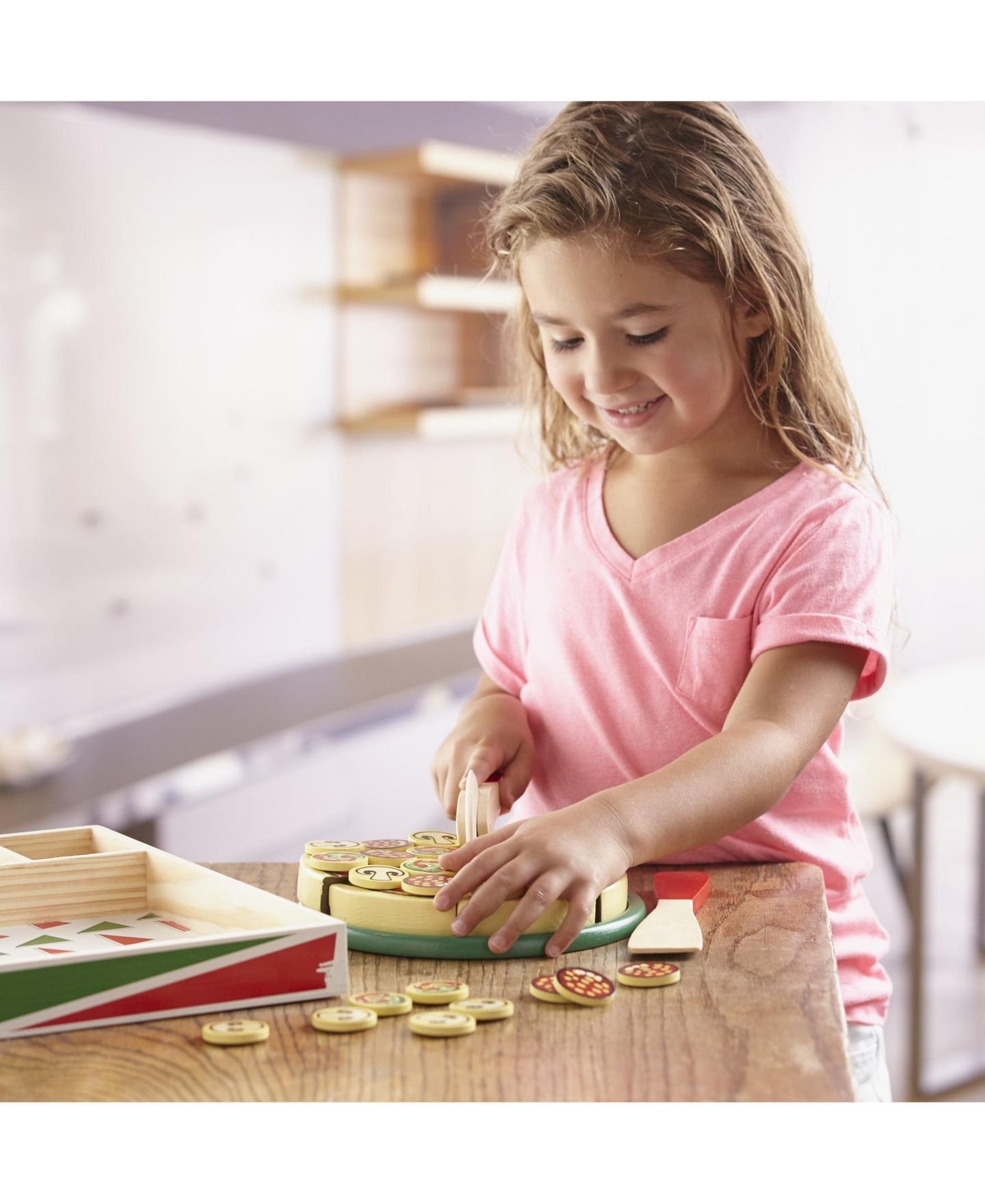 Детские игрушки Melissa and Doug Pizza Party Wooden 63-Piece Play Food Set, Ages 3-5 — фото 2