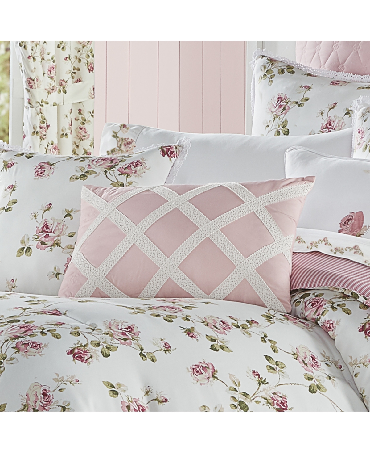 Royal Courtmary Decorative Pillow, 13