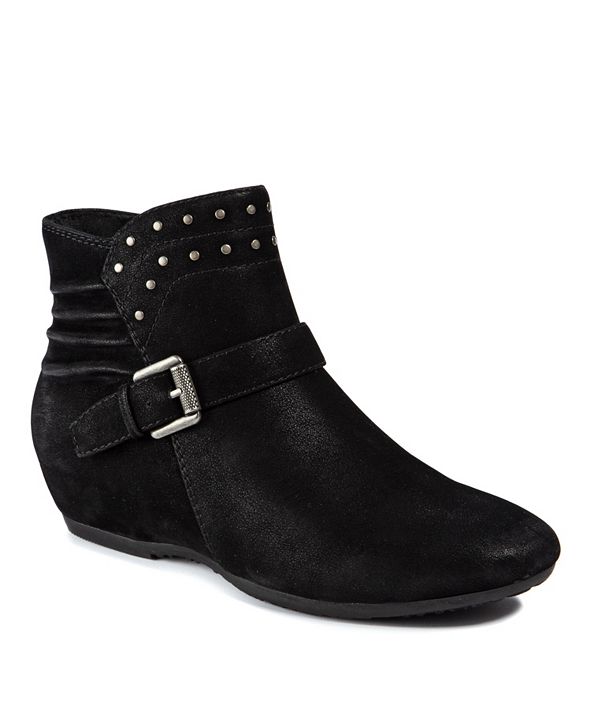 baretraps jaci wedge sneaker women's bootie
