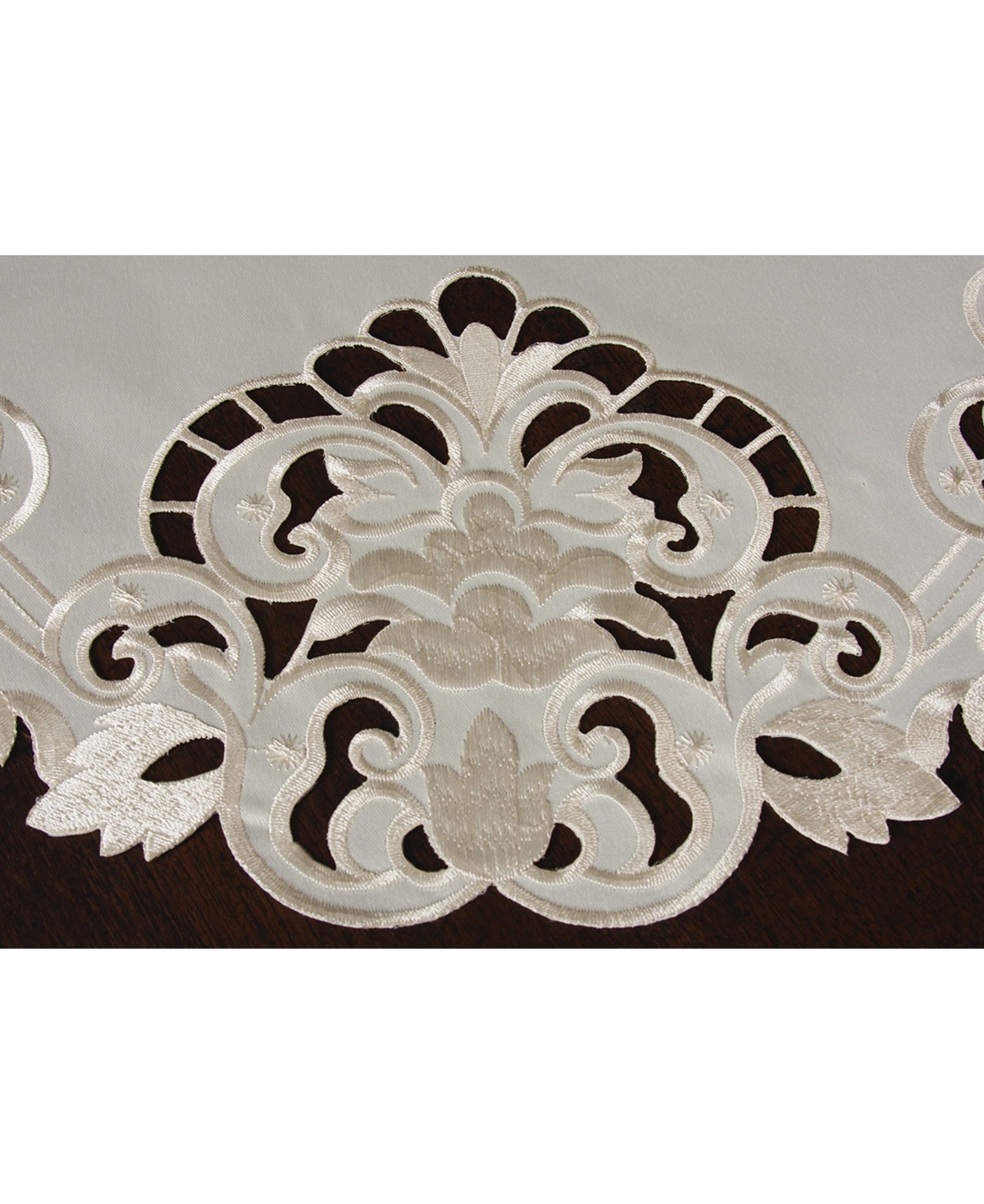 Xia Home Fashions Garden Trellis Embroidered Cutwork Round Placemats, Round, Set of 4