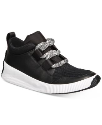 n sports shoes