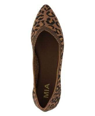 mia nike flyknit flats
