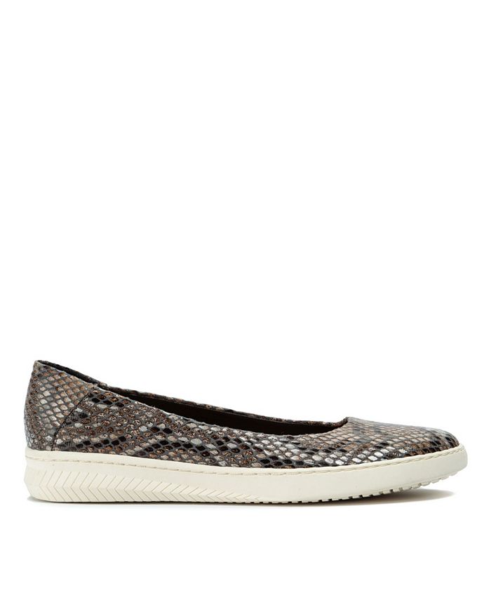 baretraps slip on sneakers
