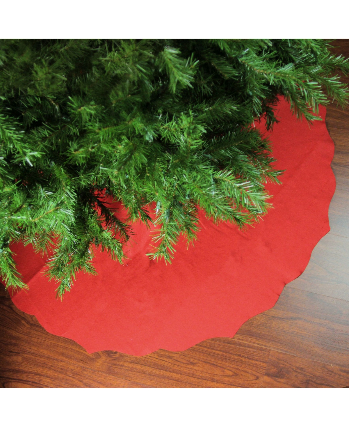 Northlight Cardinal Scalloped Edge Christmas Tree Skirt