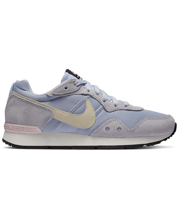 nike women's venture runner sneaker