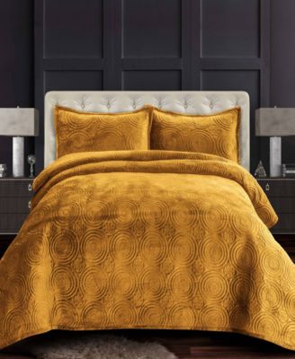 Capri Medallion Velvet Oversized Solid 3 piece Quilt Set, King