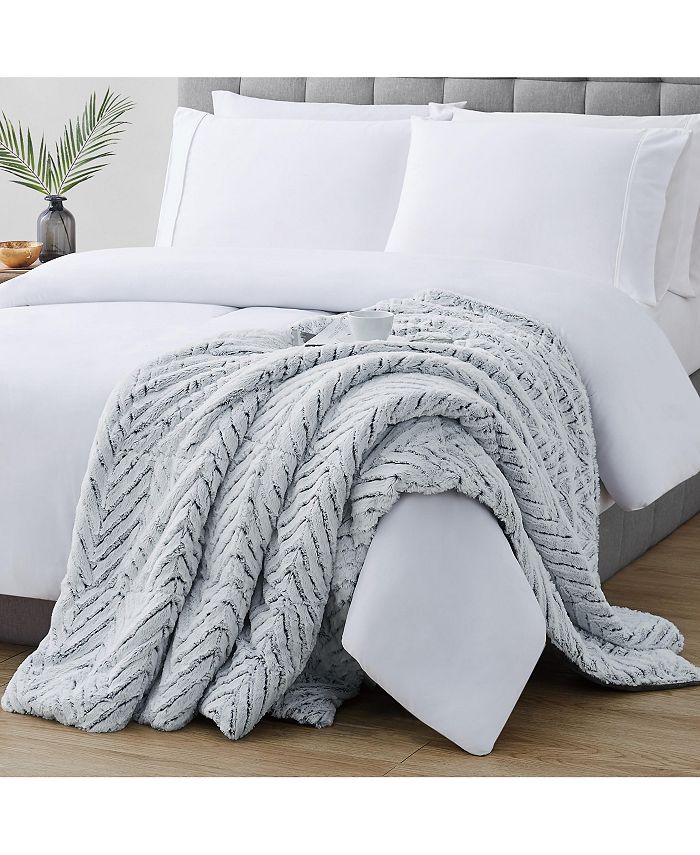 Christian Siriano New York Christian Siriano 60" x 70" Gray Chevron