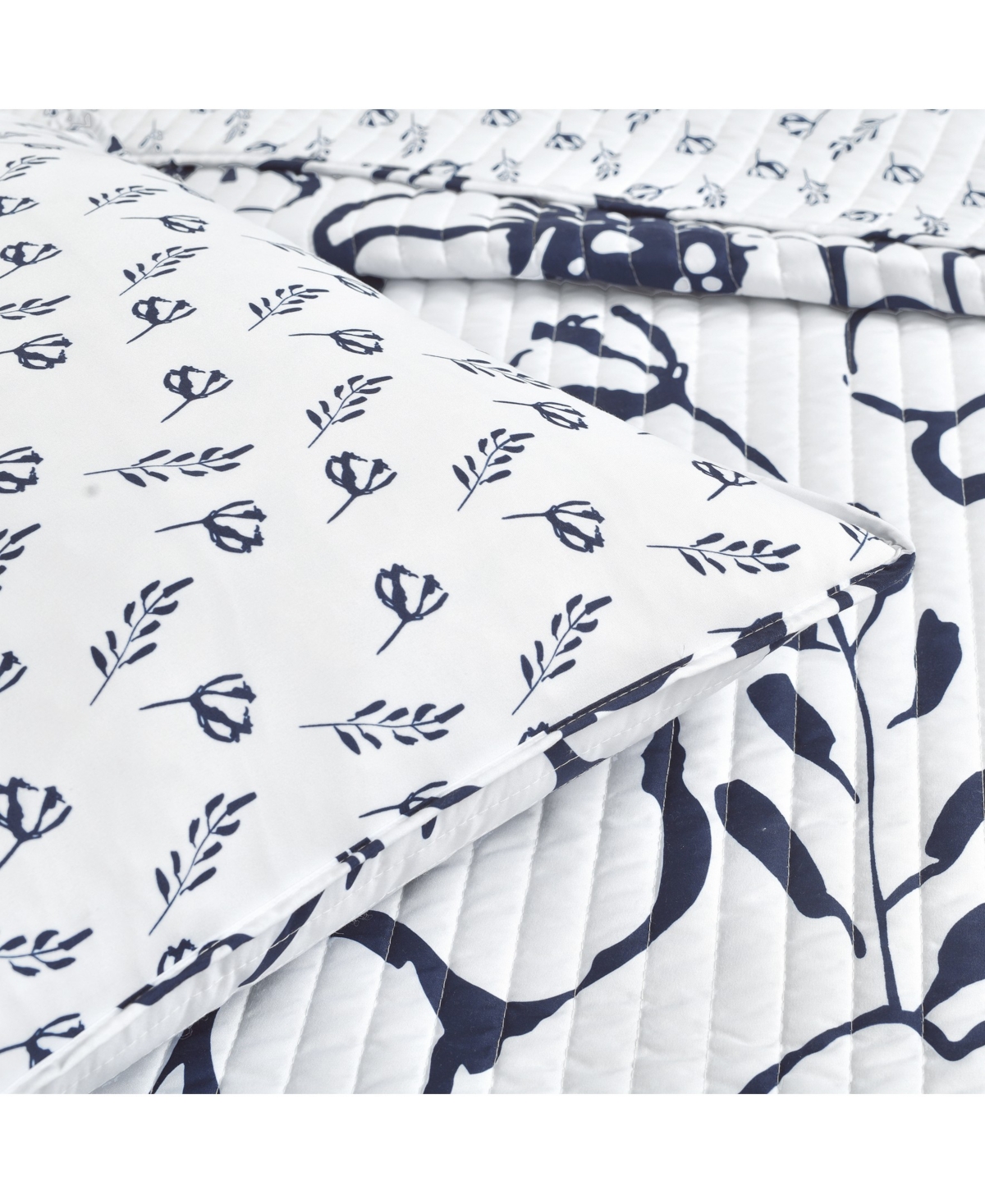 Lush Decor Scandinavian Floral 3 Piece Quilt Set, - White