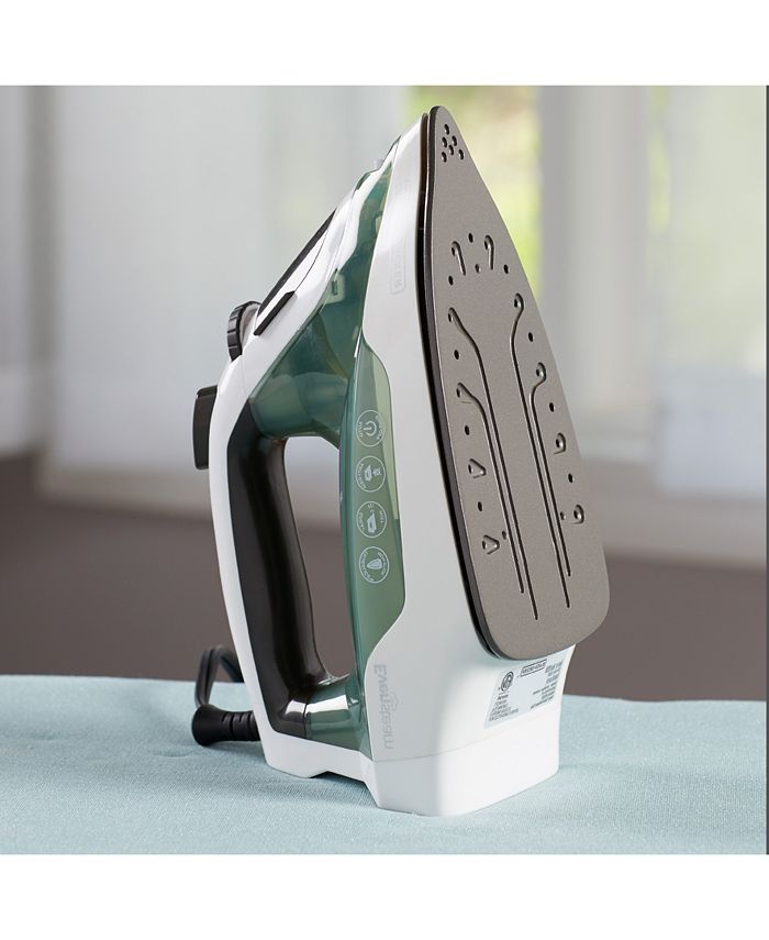 Black & Decker Easy Steam Compact Iron Macy