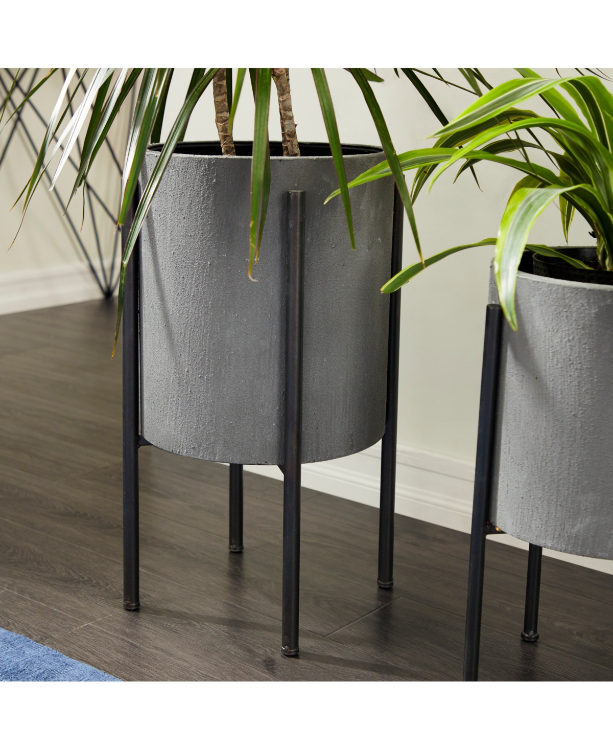Rosemary Lane Metal Modern Planter, Set Of 2 In Gray