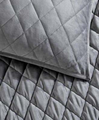 Vera Wang Diamond Velvet Quilt Set