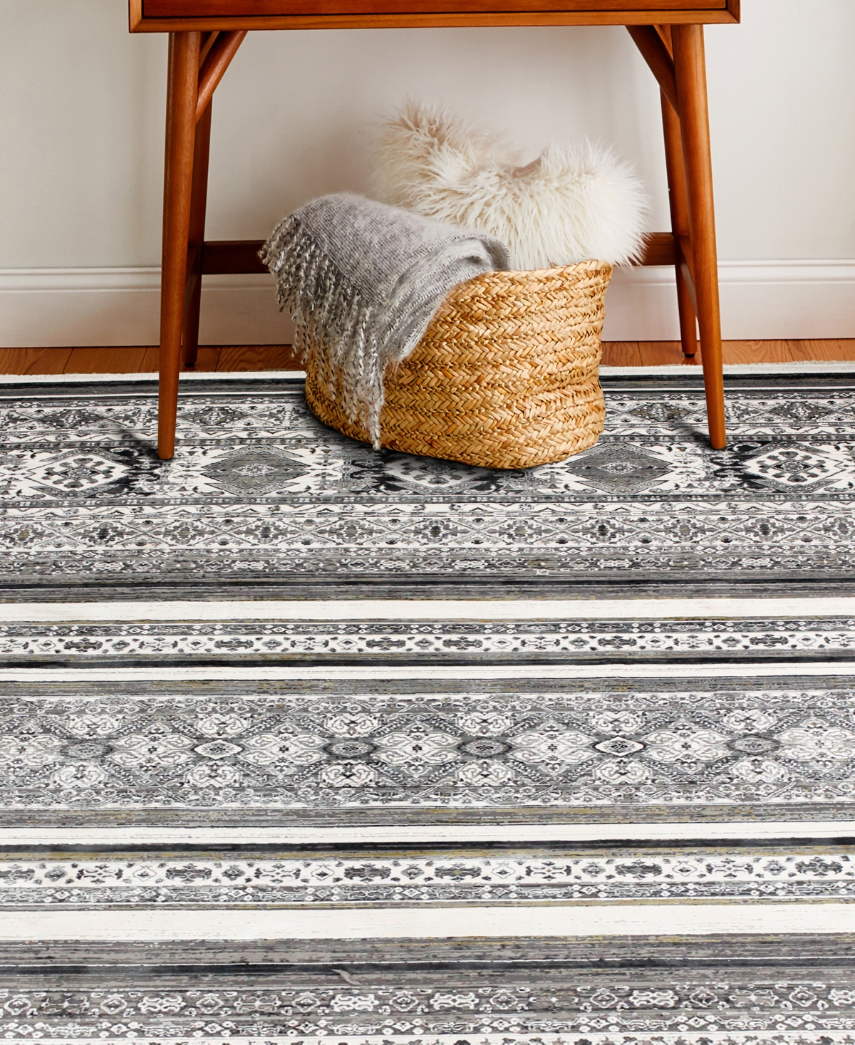 Bashian Charm ALR128 4' x 6' Area Rug