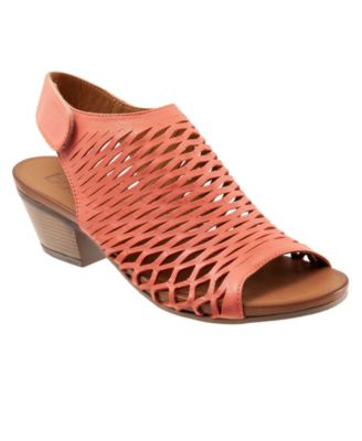 Women's Lacey Pump