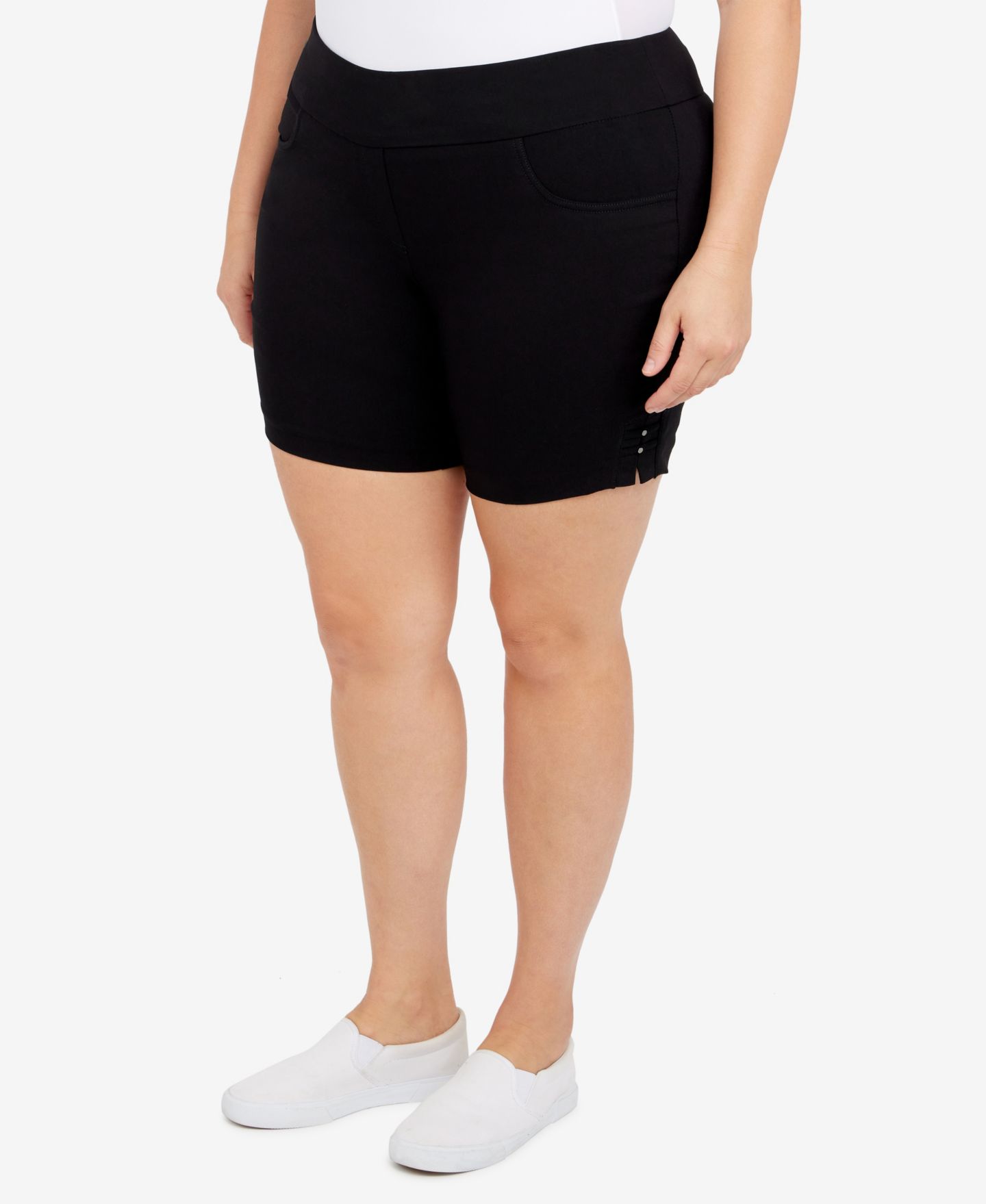 Женские шорты HEARTS OF PALM Plus Size Essentials Solid Color Tech Stretch Shorts with Elastic Waistband, цвет: Чёрный — фото 3