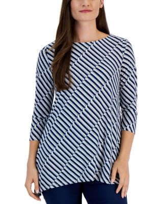 JM Collection - Women's Stepping Surface Sharkbite Top