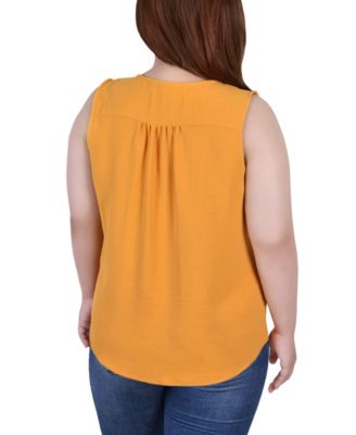 Plus Size Sleeveless Button Front Blouse
