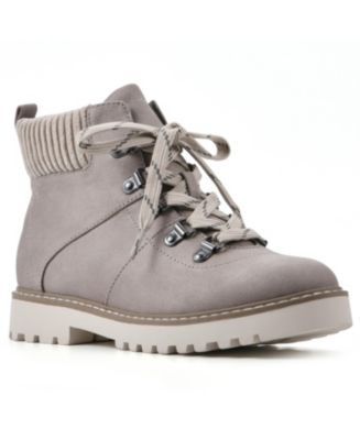 Cliffs by White Mountain Women s Connie Lace Up Boots 6.5M