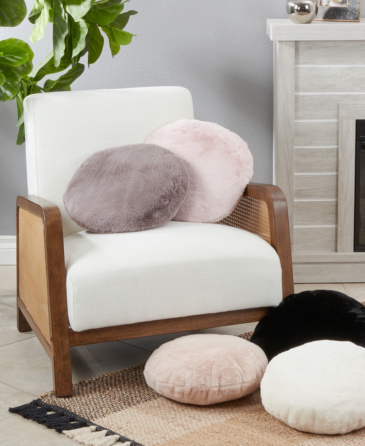 Saro Lifestyle Faux Fur Decorative Pillow, 16
