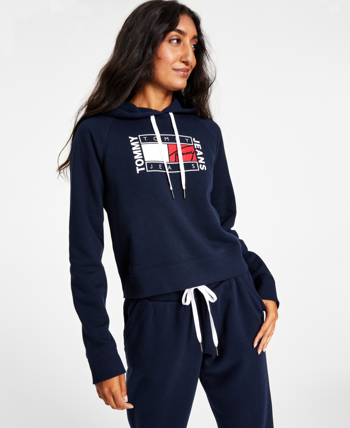  Tommy Jeans Women's Fleece Cropped Flag-Graphic Pullover Hoodie