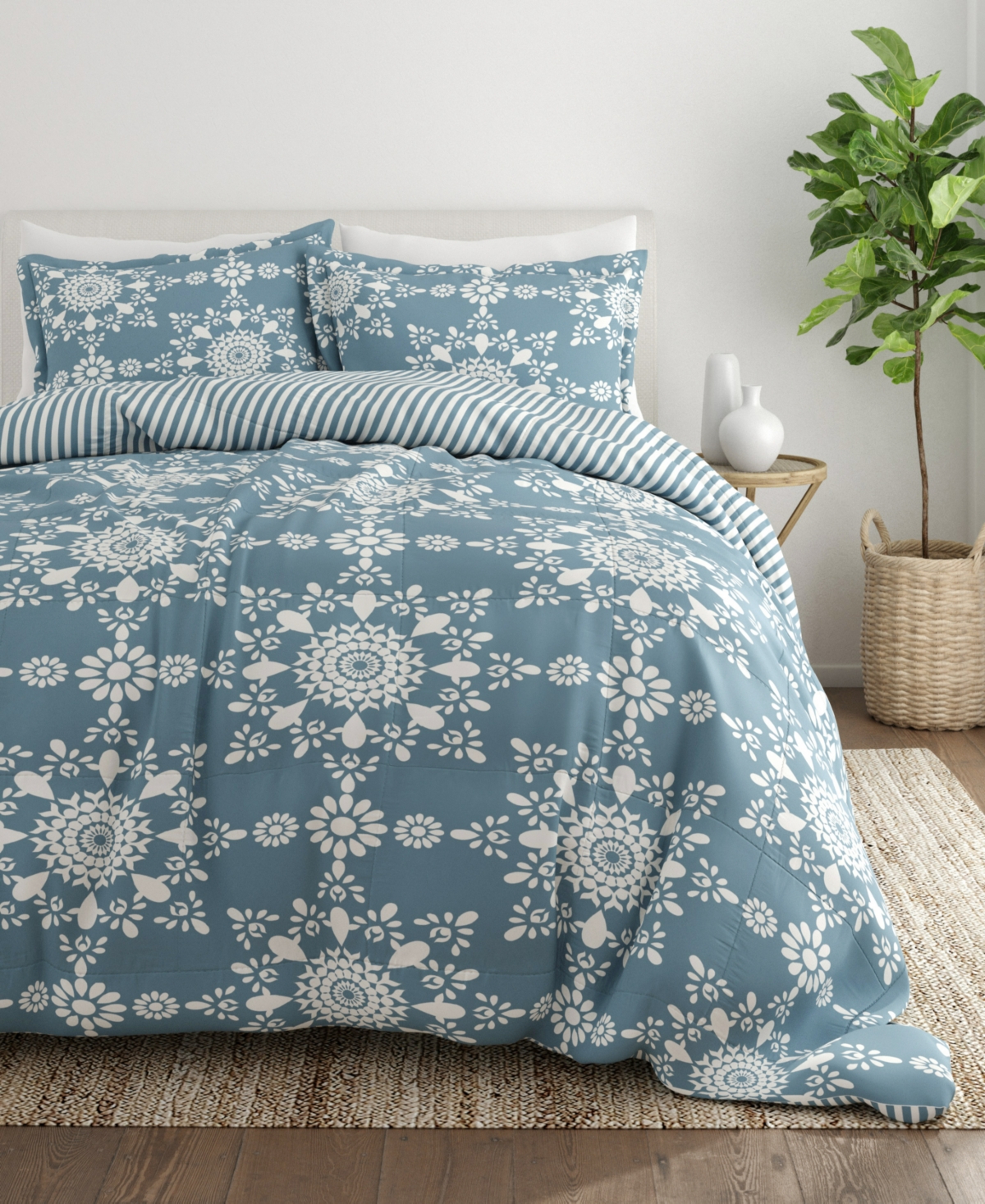 ienjoy Home Ultra Soft Daisy Medallion Reversible - Pc. Comforter Set
