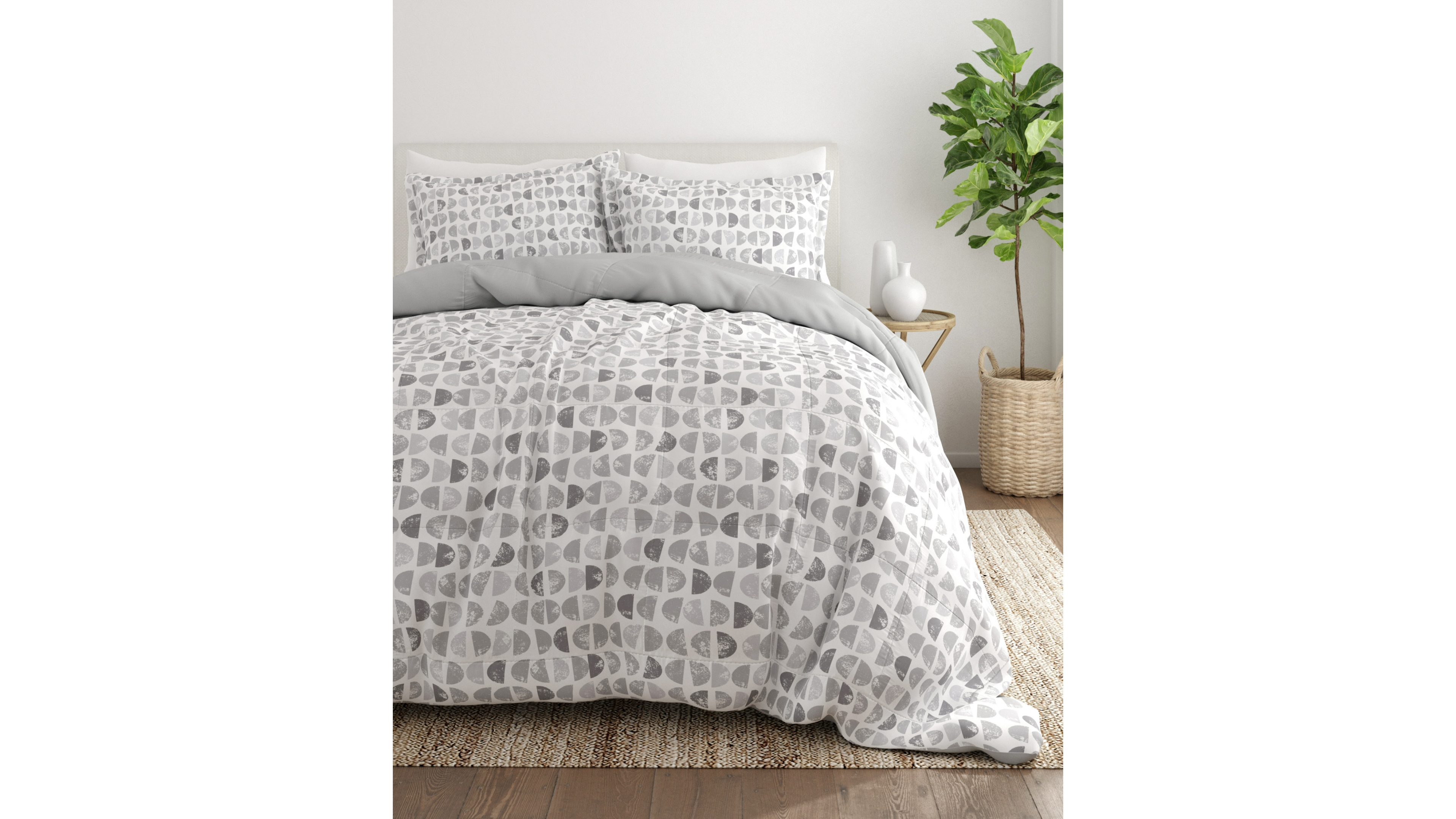 ienjoy Home Moonlight Stars Reversible 3-Pc. Comforter Set, Full/Queen