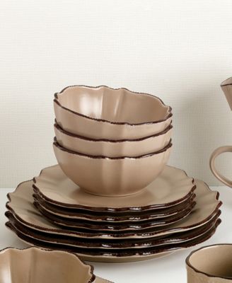 Scalloped Edge 16 Piece Service for 4 Dinnerware Set