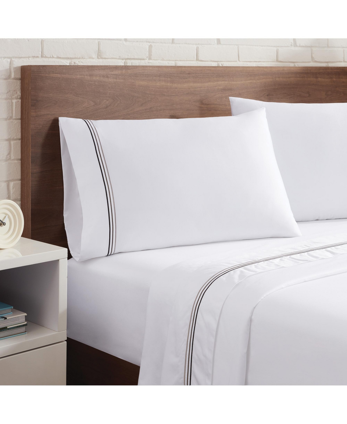 Aston and Arden Sateen Sheet Set, 1 Flat Sheet, 1 Fitted Sheet, 2 Pillowcases, 600 Thread Count, Sateen Cotton, Pristine White with Fi