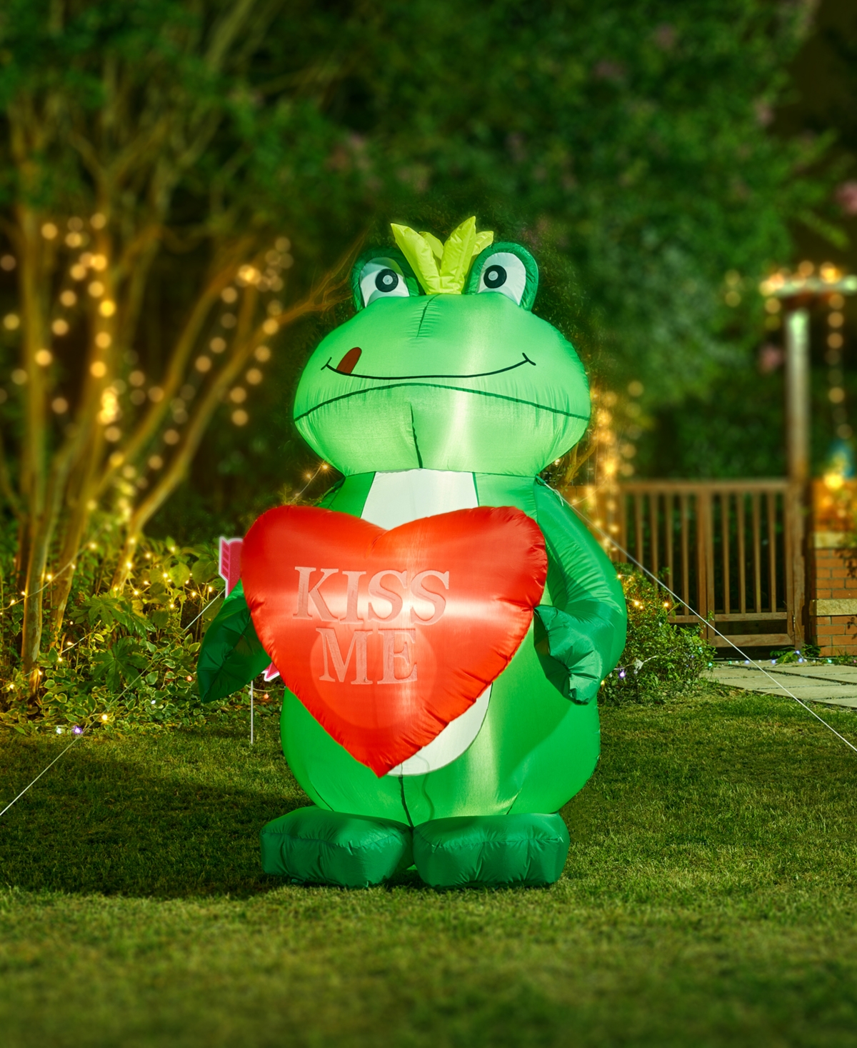 Glitzhome H Lighted Valentine's Inflatable Frog with Heart Decor