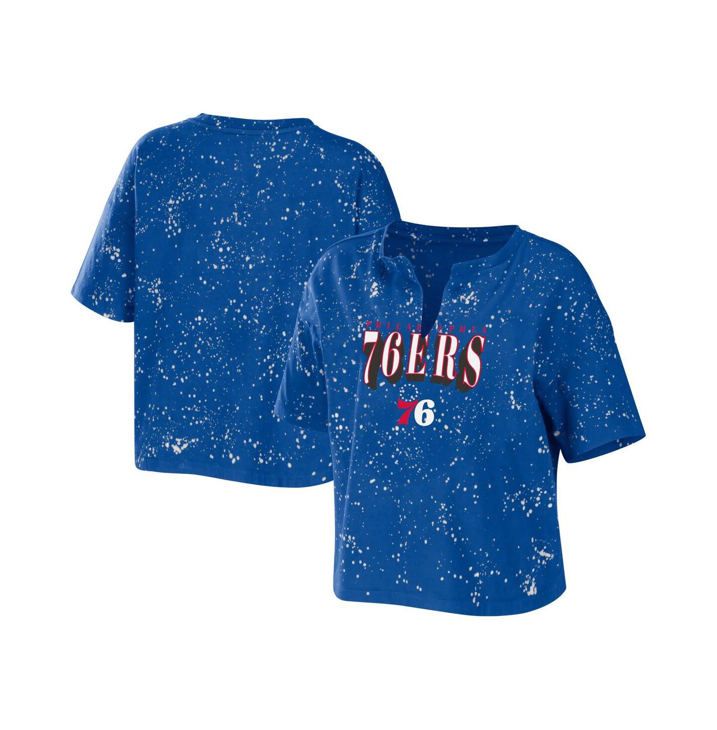 Женская футболка WEAR by Erin Andrews Royal Philadelphia 76ers Bleach Splatter Notch Neck — фото 4