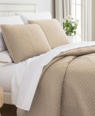 Southshore Fine Linens Solid Color Chevron Quilt Set Collection In Neutral
