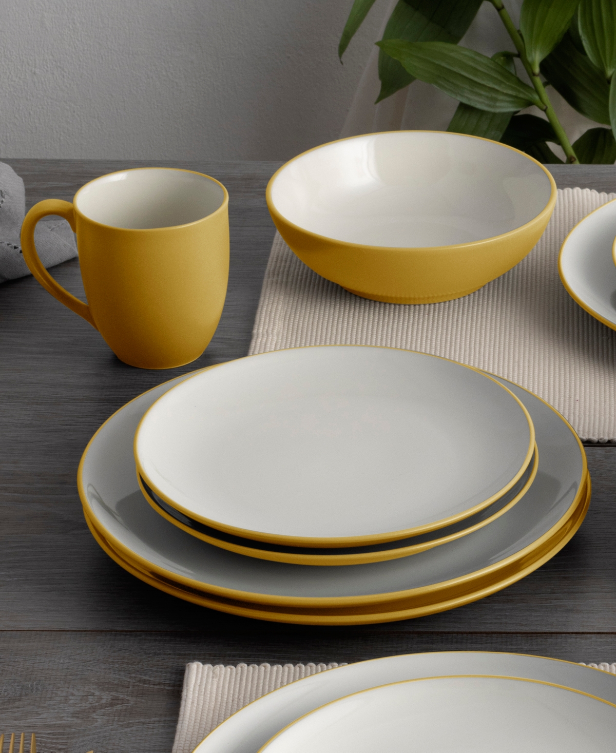 Noritake Colorwave Coupe 16 Pc. Dinnerware Set, Service For 4 In Mustard