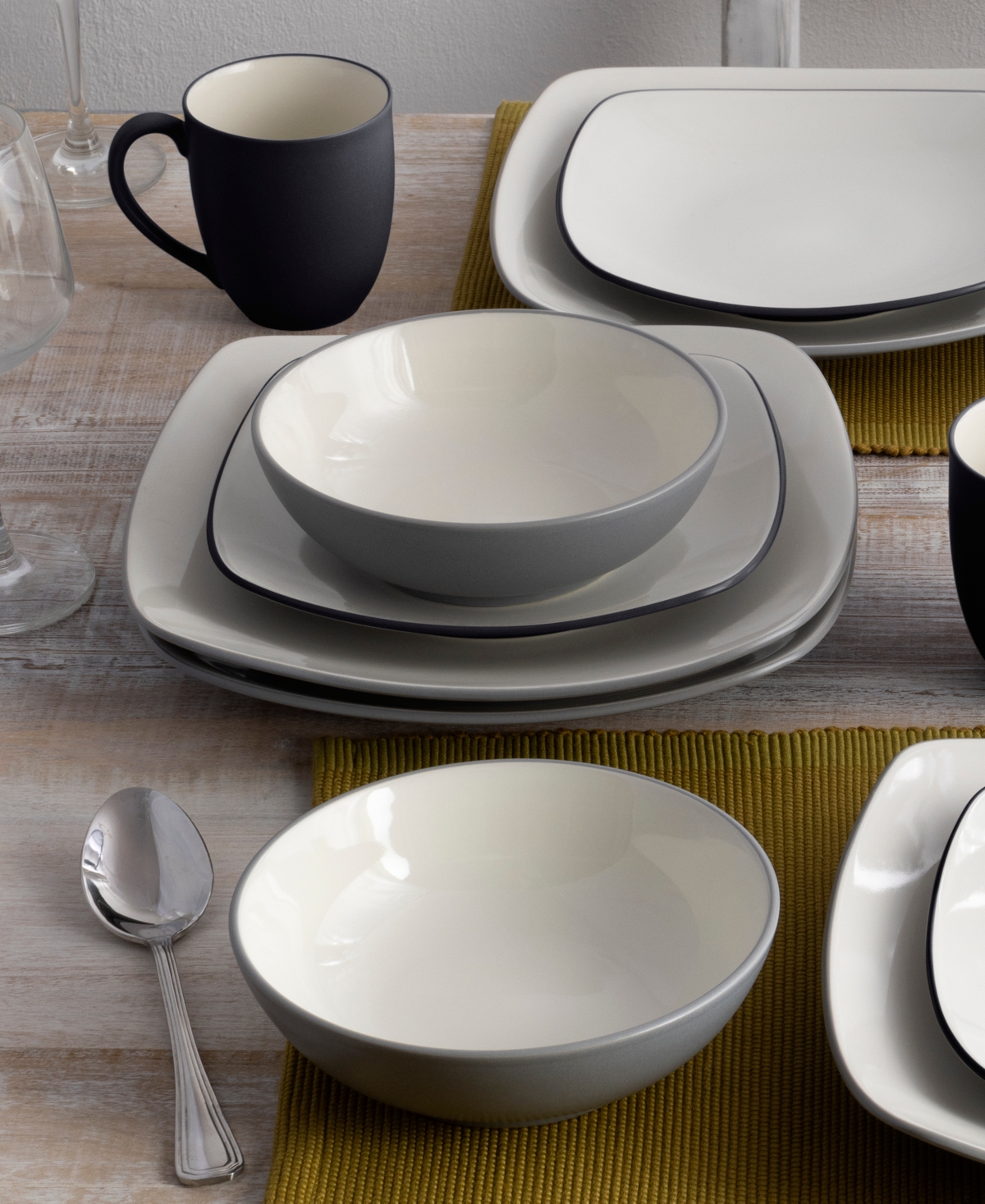 Noritake Colorwave Square Mixed 16 Pc Set, Service for 4