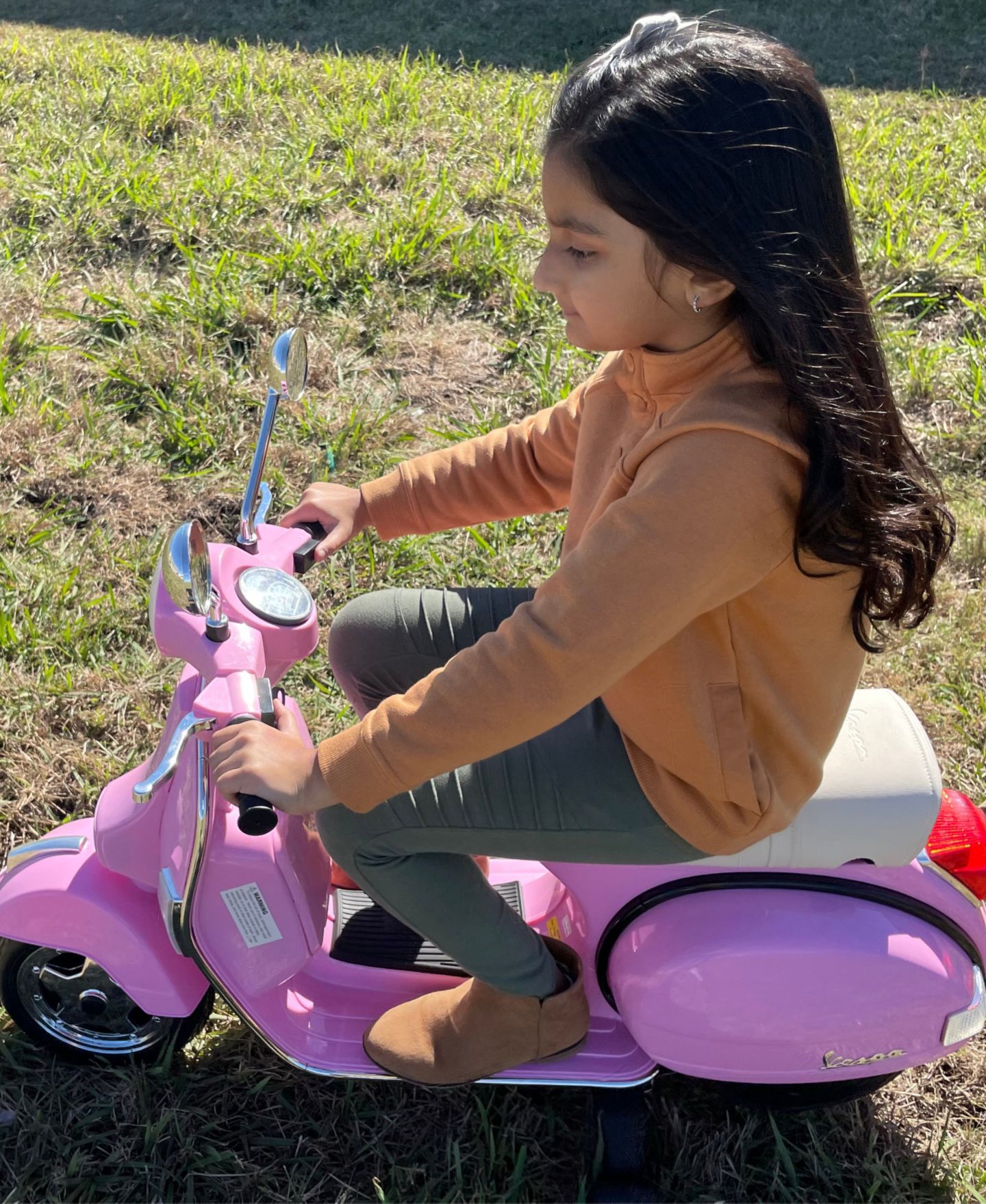 Детская игрушка Best Ride on Cars Vespa Scooter 12V Powered Ride-on — фото 7
